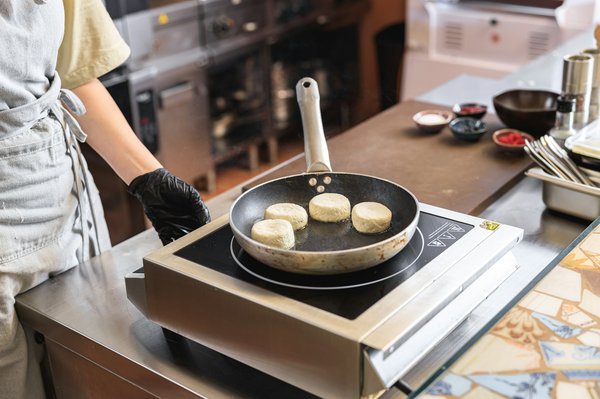 Comment choisir la meilleure poêle en inox pour votre cuisine ?